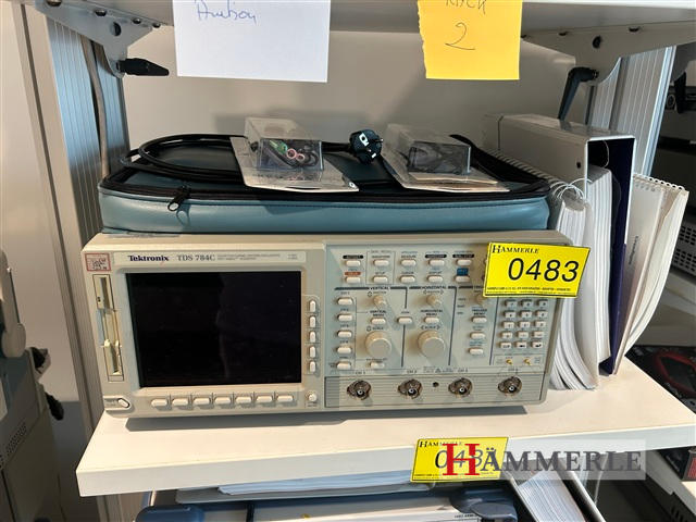Tektronix TDS 748C COLOR FOUR CHANNEL DIGITIZING OSCILLOSCOPE